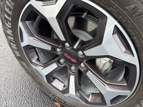 Used 2025 GMC Yukon AT4 Ultimate image 9