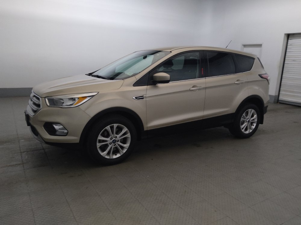 Used 2017 Ford Escape SE w/ SE Cold Weather Package AWD/4WD image 2