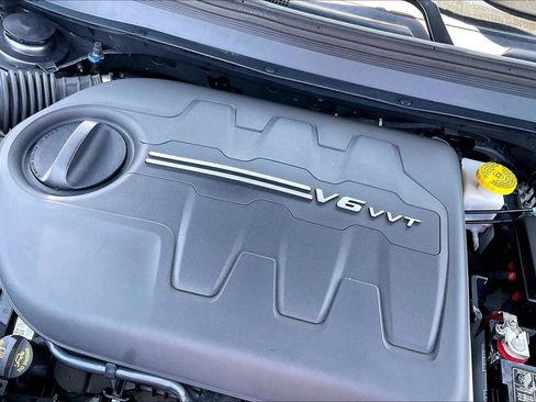 Used 2019 Jeep Cherokee Trailhawk AWD/4WD image 34