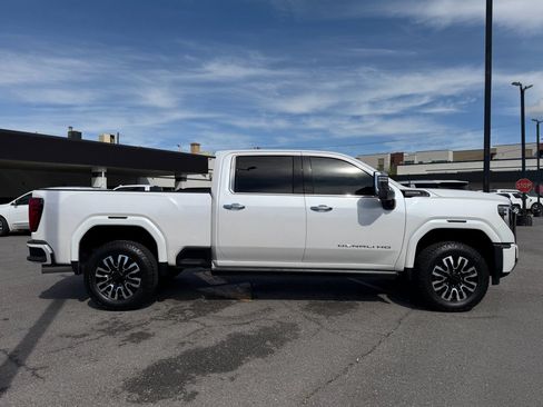 Used 2025 GMC Sierra 2500 Denali Ultimate image 2