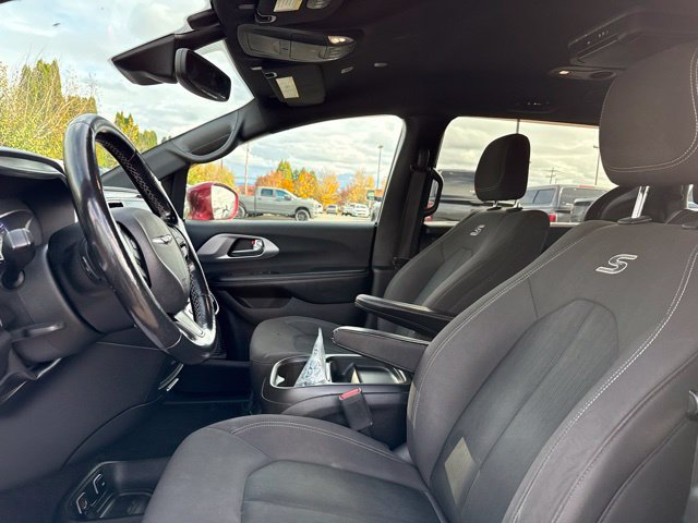 Used 2019 Chrysler Pacifica Touring Plus w/ Advanced Safetytec Group FWD image 23