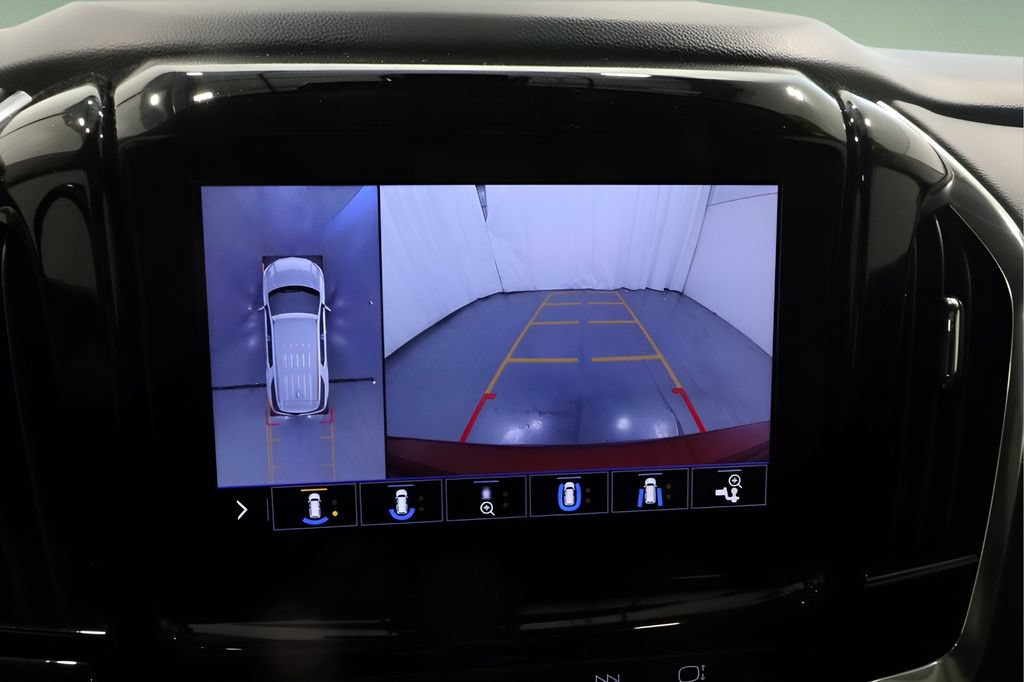 Used 2021 Chevrolet Traverse Premier FWD image 21