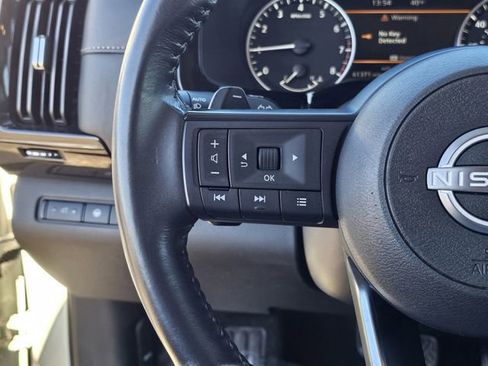 Used 2024 Nissan Pathfinder SV image 25