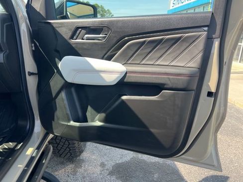 Used 2024 GMC Canyon AT4X w/ AT4X AEV Edition image 30