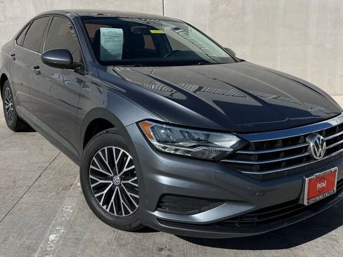 Used 2021 Volkswagen Jetta SE w/ SE Cold Weather Package image 1