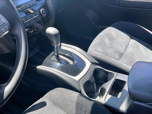 Used 2016 Nissan Rogue S w/ Appearance Package FWD image 17