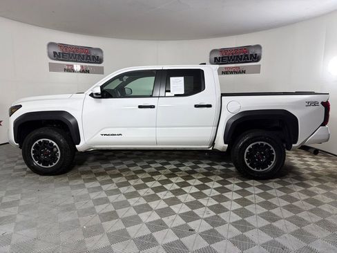 Used 2025 Toyota Tacoma TRD Off-Road image 6