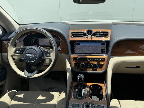 New 2026 Bentley Bentayga AWD/4WD image 4