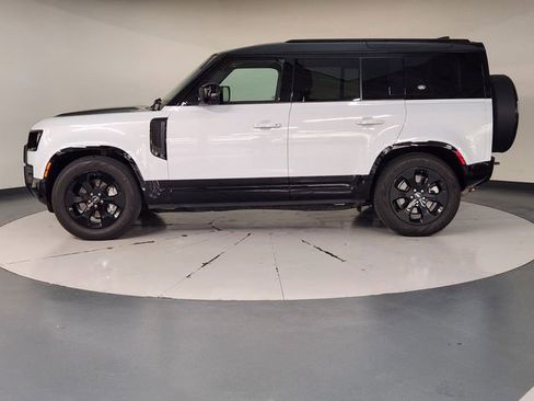 Used 2023 Land Rover Defender 110 X-Dynamic SE image 5