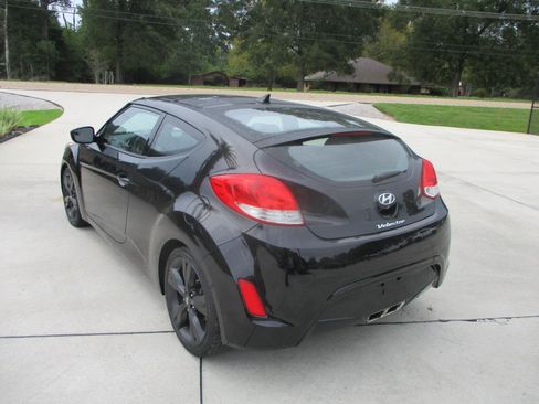 Used 2017 Hyundai Veloster Value Edition FWD image 10