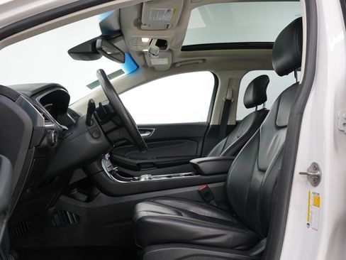 Used 2019 Ford Edge Titanium w/ Cold Weather Package AWD/4WD image 19