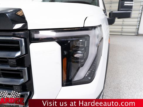 Used 2024 GMC Sierra 2500 AT4 w/ Technology Package image 8