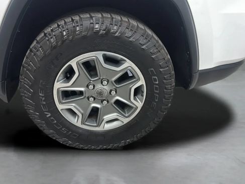 Used 2018 Jeep Grand Cherokee Laredo AWD/4WD image 35