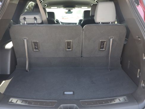 Used 2024 Buick Enclave Essence w/ Technology Package FWD image 28