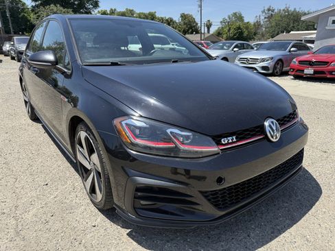 Used 2018 Volkswagen GTI SE FWD image 3