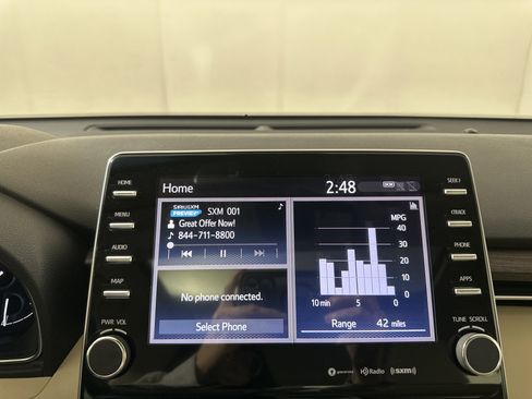 Used 2020 Toyota Avalon XLE w/ Moonroof Package image 13