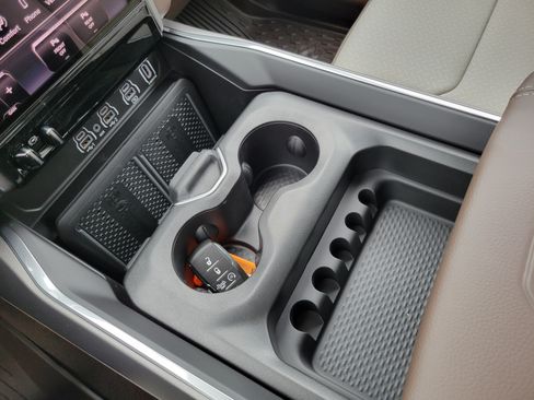 New 2026 RAM 1500 Laramie AWD/4WD image 15