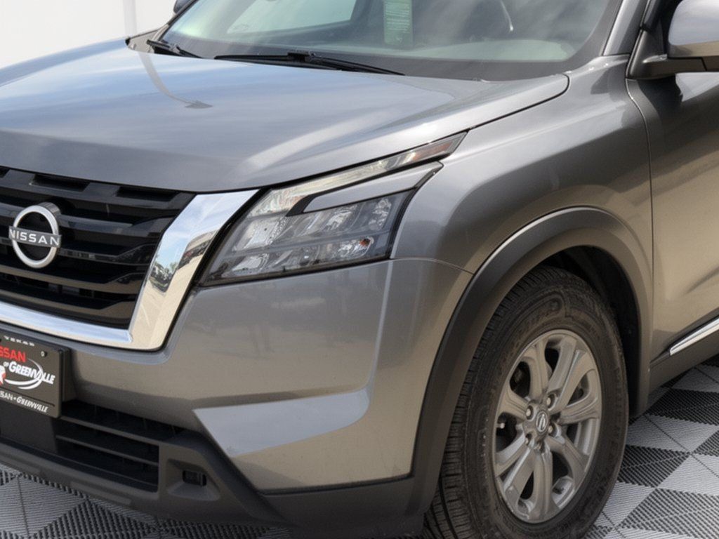 Used 2024 Nissan Pathfinder SV FWD image 12