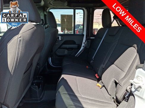 Used 2022 Jeep Wrangler Unlimited Sahara w/ Cold Weather Group AWD/4WD image 10