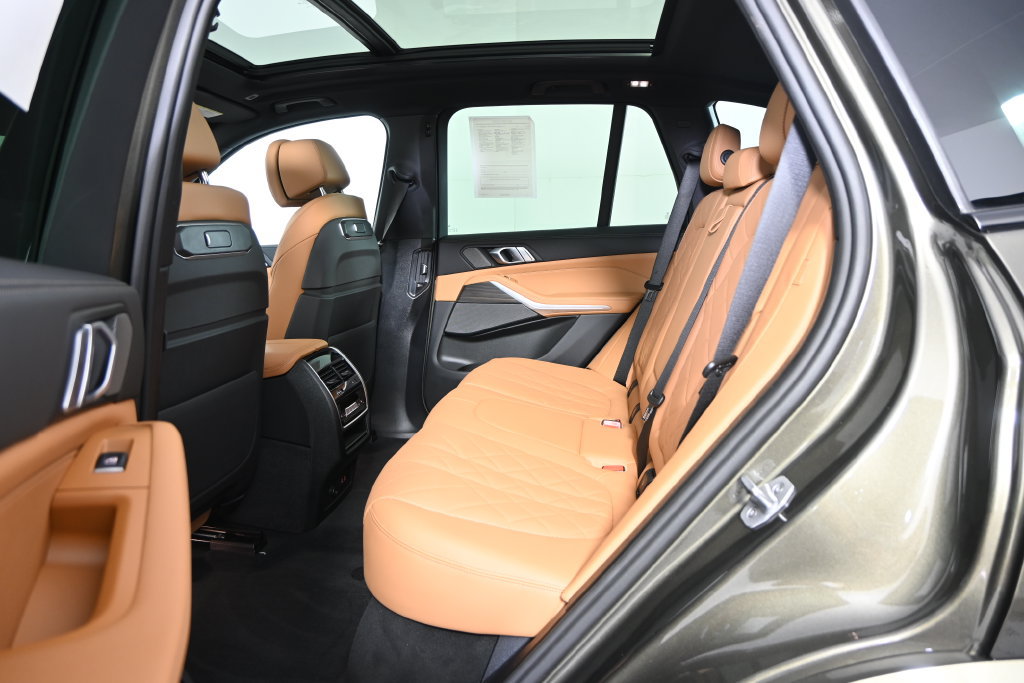 Used 2026 BMW X5 xDrive50e w/ M Sport Package AWD/4WD image 18