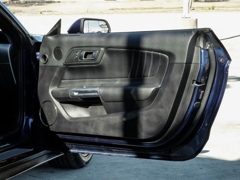 Used 2019 Ford Mustang GT Premium image 31