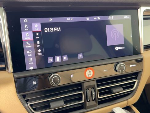 Used 2026 Porsche Macan image 23