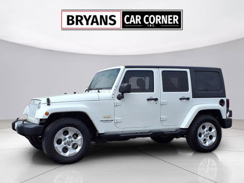Used 2014 Jeep Wrangler Unlimited Sahara w/ Connectivity Group image 17