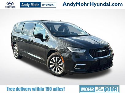Used 2023 Chrysler Pacifica Touring-L