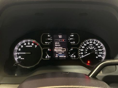 Used 2018 Toyota Tundra SR5 RWD image 25