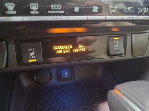 Certified 2020 Toyota RAV4 Limited w/ Carpet Mat Package AWD/4WD image 36