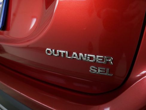 Used 2019 Mitsubishi Outlander SEL AWD/4WD image 14