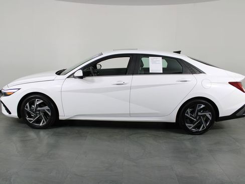 Certified 2024 Hyundai Elantra SEL w/ Convenience Package image 12