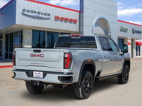 Used 2024 GMC Sierra 2500 AT4 w/ AT4 Premium Plus Package image 5