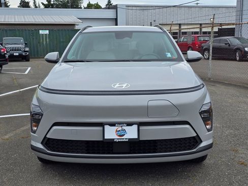 Used 2024 Hyundai Kona SEL FWD image 2
