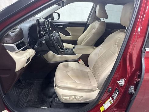 Used 2020 Toyota Highlander XLE image 7