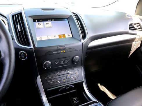Used 2019 Ford Edge SEL w/ Equipment Group 201A FWD image 16