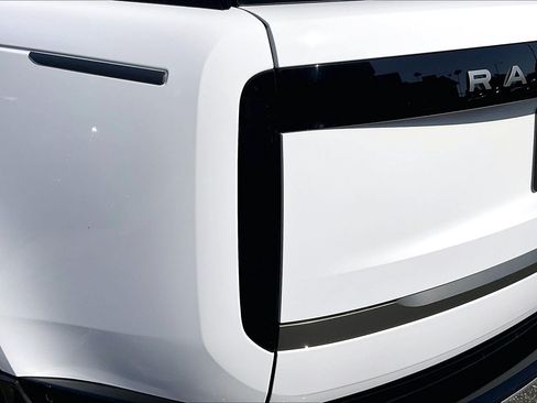 New 2026 Land Rover Range Rover SE AWD/4WD image 8