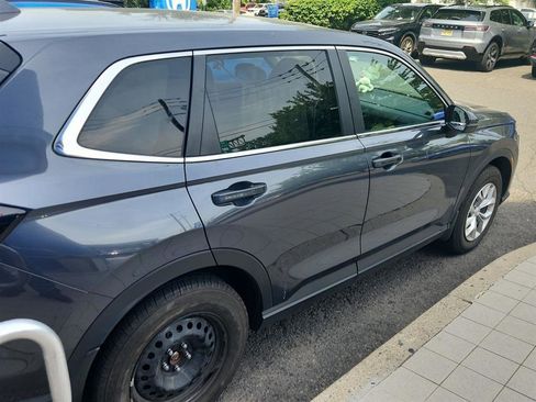 Used 2025 Honda CR-V LX image 3