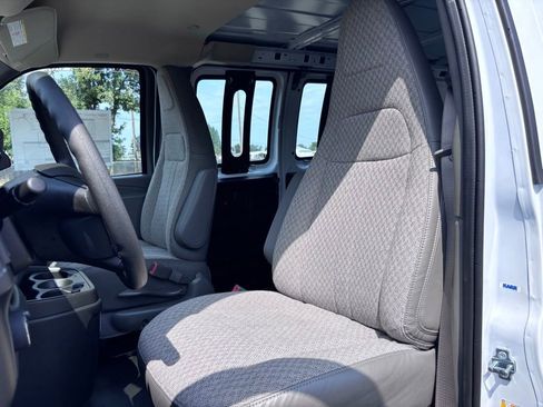 New 2025 Chevrolet Express 3500 Work Van w/ Driver Convenience Package image 32