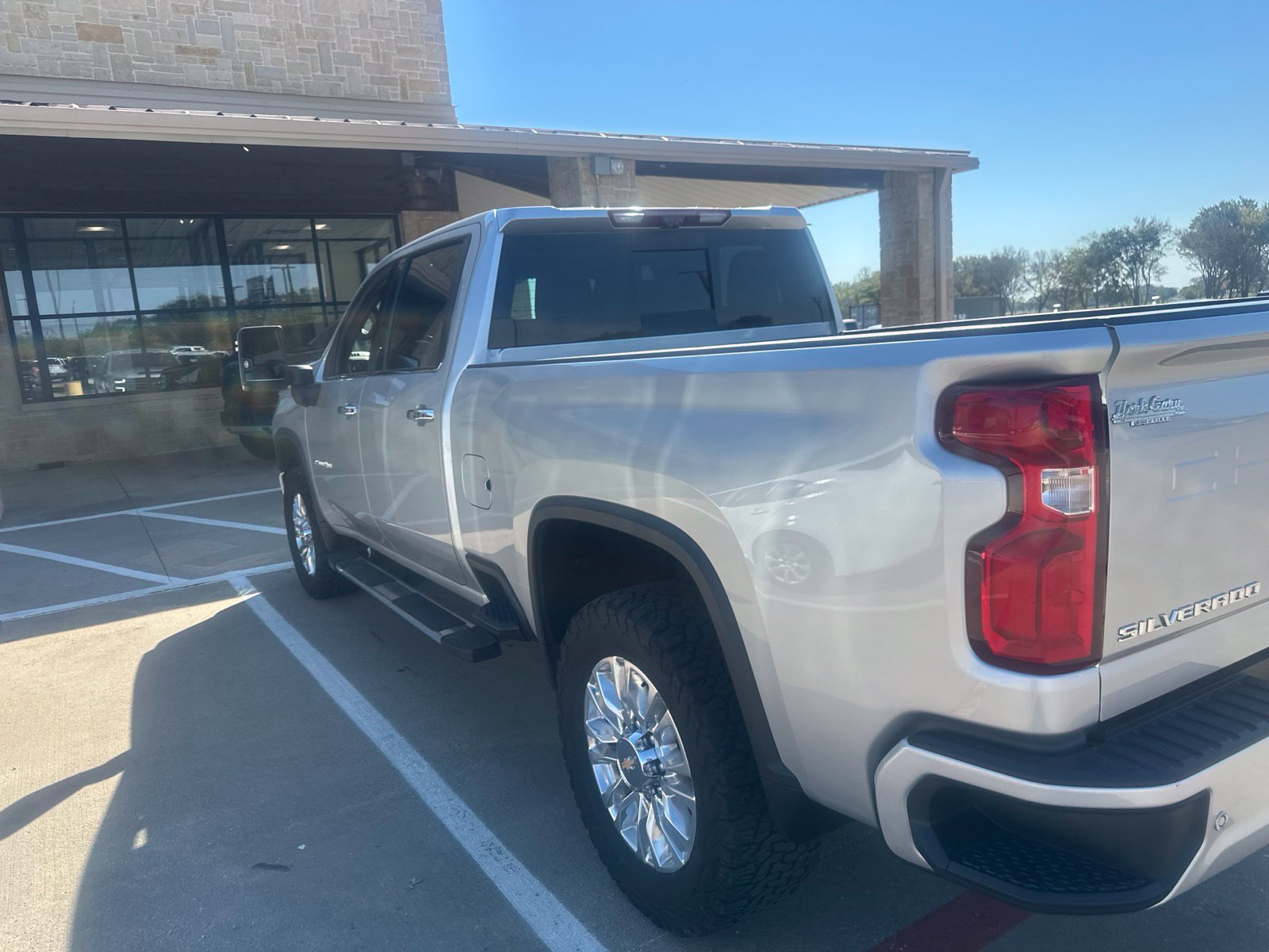 Used 2021 Chevrolet Silverado 2500 High Country w/ Z71 Off-Road Package AWD/4WD image 3
