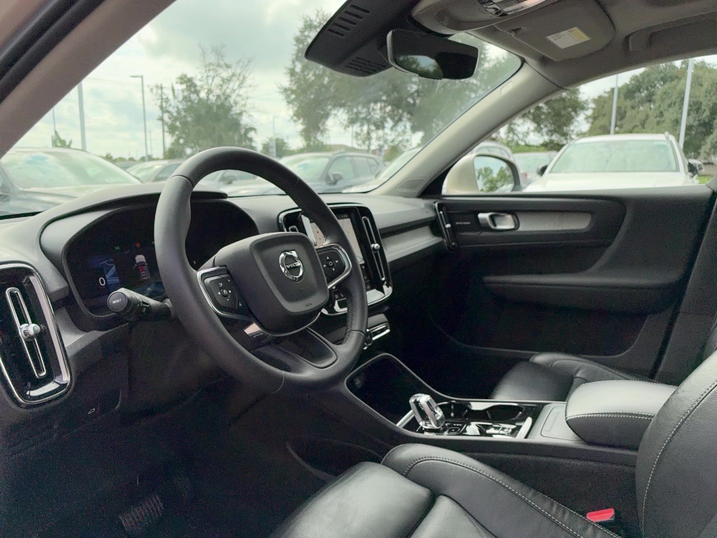 Certified 2024 Volvo XC40 B5 Plus AWD/4WD image 9