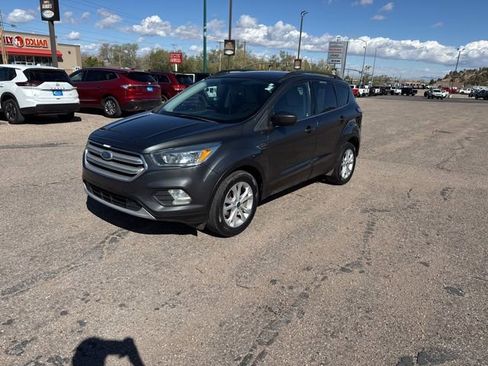 Used 2018 Ford Escape SE FWD image 1