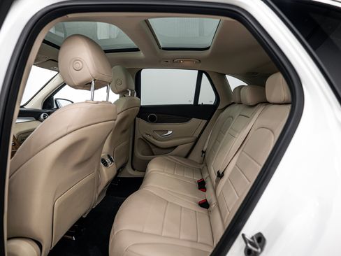 Used 2022 Mercedes-Benz GLC 300 4MATIC image 16