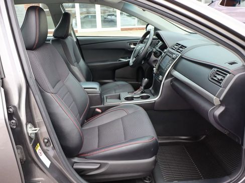 Used 2017 Toyota Camry SE image 37