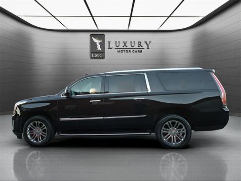 Used 2020 Cadillac Escalade ESV 4WD image 4