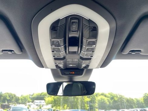 Used 2021 Porsche Macan AWD/4WD image 23