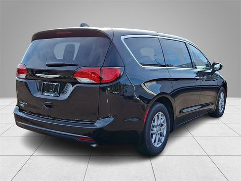 New 2026 Chrysler Voyager LX image 4