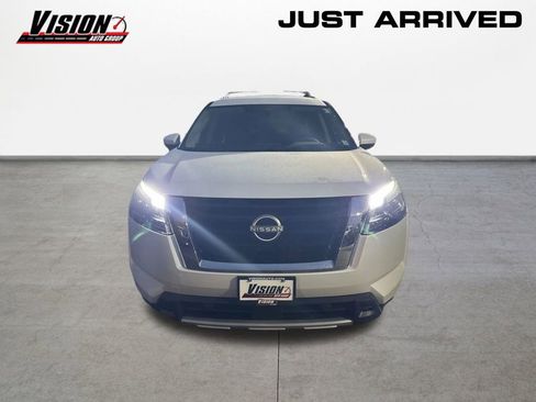 New 2025 Nissan Pathfinder SL image 2