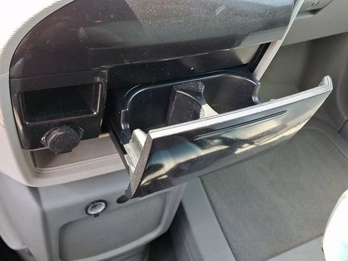 Used 2011 Toyota Sienna w/ Towing Pkg FWD image 24