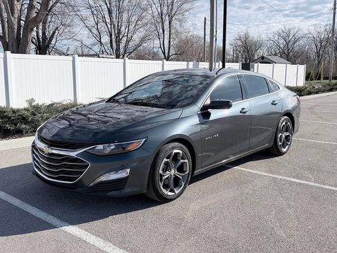 Used 2021 Chevrolet Malibu LT image 2